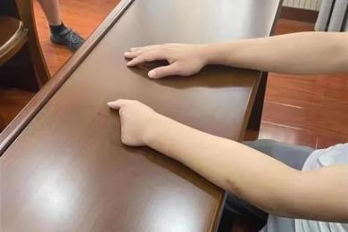 要命的“高薪”工作,四川小伙拒绝加入诈骗团伙被剁掉4根手指 要命的“高薪”工作,四川小伙拒绝加入诈骗团伙被剁掉4根手指