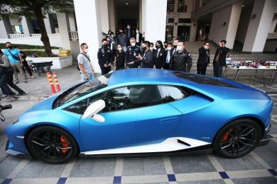Forex-3D外汇骗局案另8人将被传唤,包括两名娱乐圈名人 Forex-3D外汇骗局案另8人将被传唤,包括两名娱乐圈名人