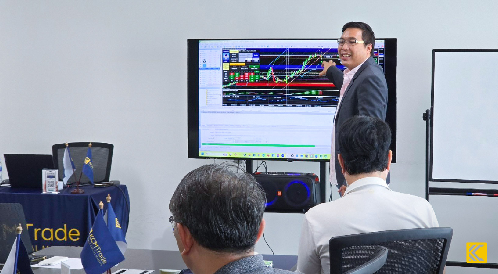 67becce52d26e13a8f20f333_I-Robot Seminar_Image Support_2.jpg