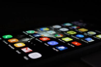 Meta升级AI反诈防线,覆盖旗下四大社交APP Meta升级AI反诈防线,覆盖旗下四大社交APP