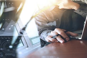 “英国男友”机场被扣？女子转账37次“疯狂救援”，结果……