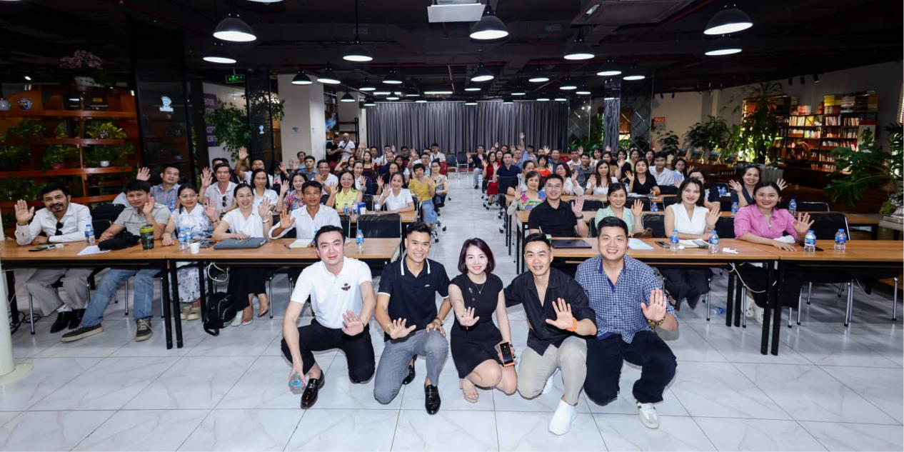 DBG Markets携手卧龙交易团队在越南举办“社区分享会：交易视角”主题活动